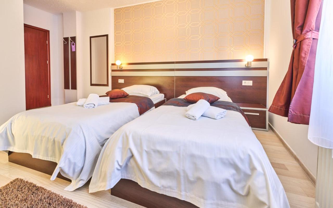 Pension Mora Cluj-Napoca Exteriör bild