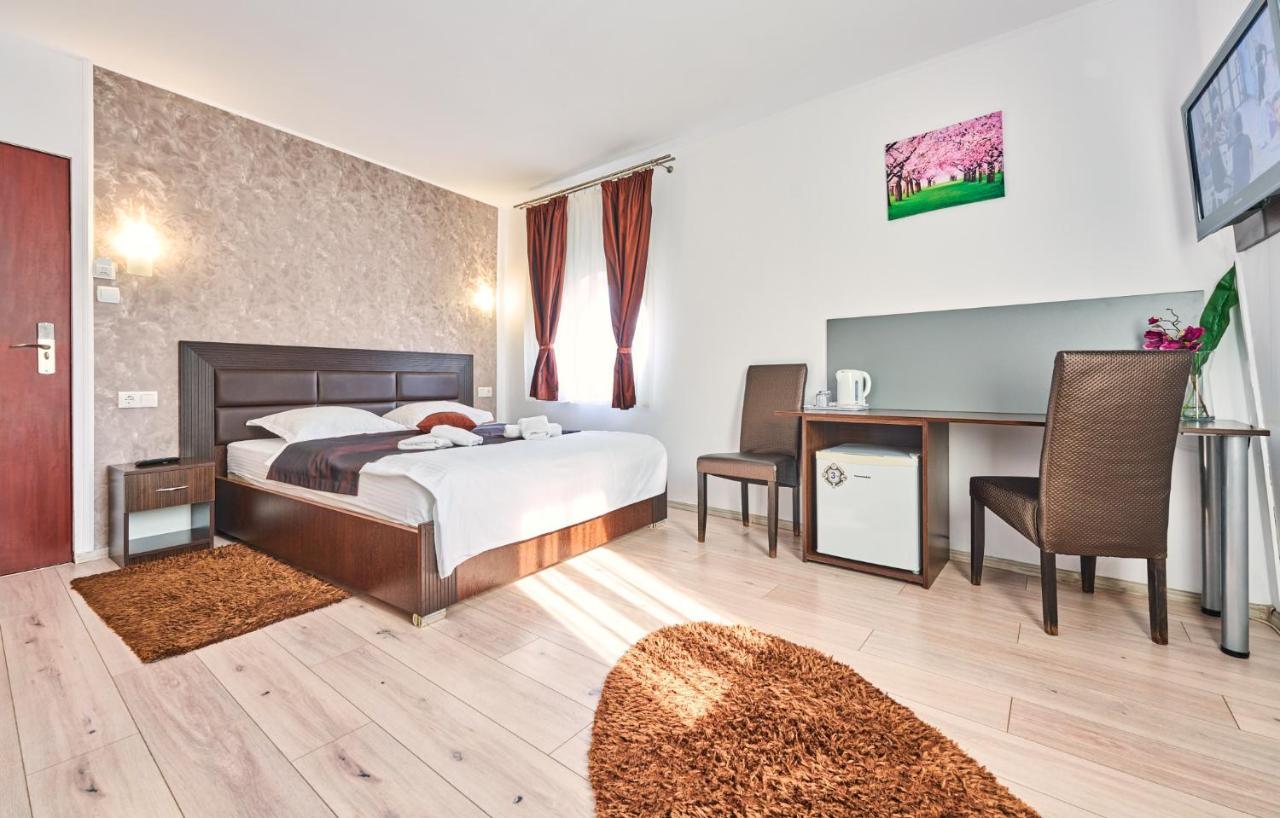 Pension Mora Cluj-Napoca Exteriör bild