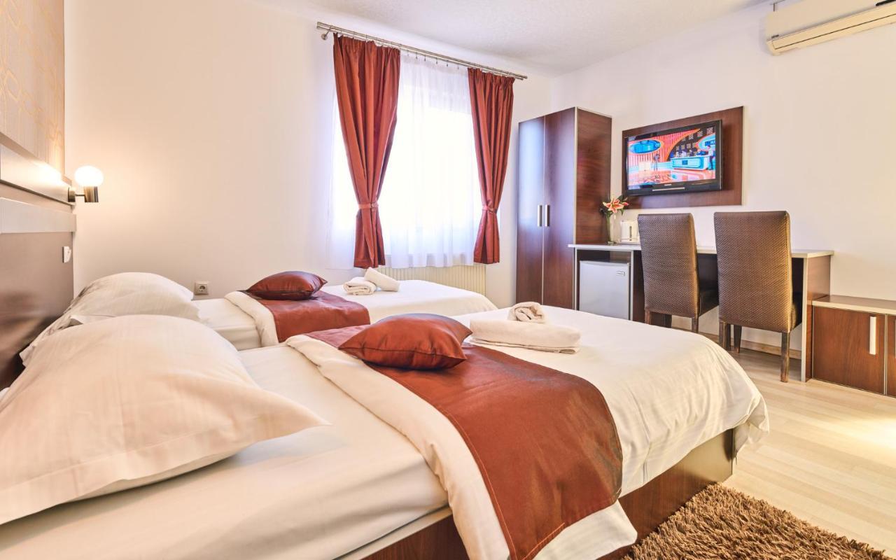 Pension Mora Cluj-Napoca Exteriör bild