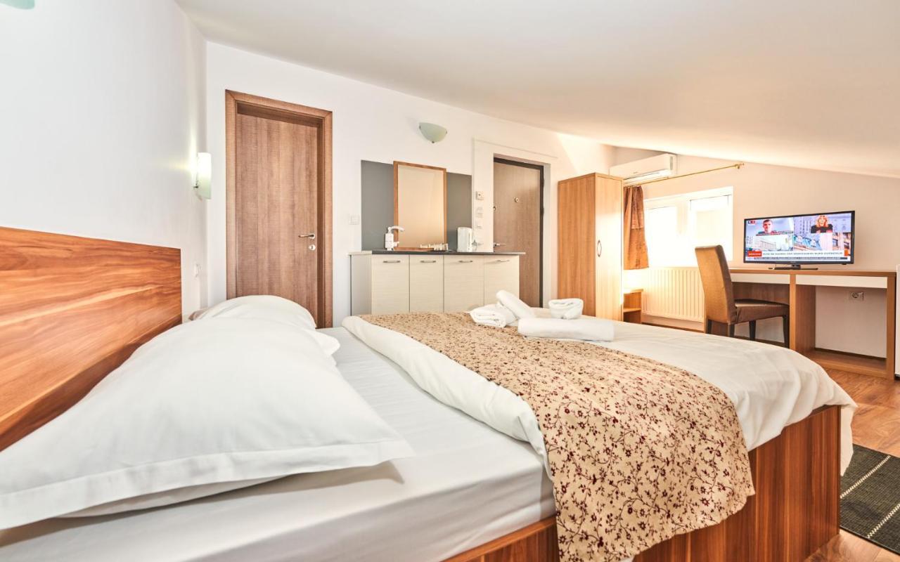 Pension Mora Cluj-Napoca Exteriör bild