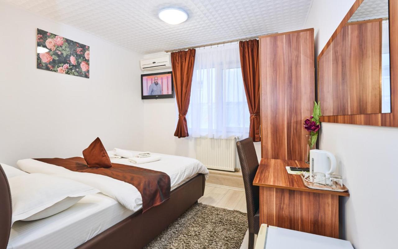 Pension Mora Cluj-Napoca Exteriör bild