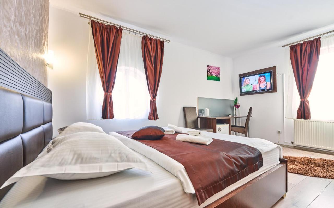 Pension Mora Cluj-Napoca Exteriör bild