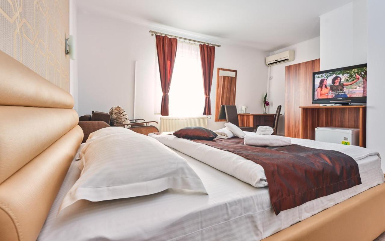 Pension Mora Cluj-Napoca Exteriör bild