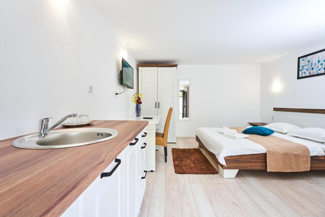 Pension Mora Cluj-Napoca Exteriör bild