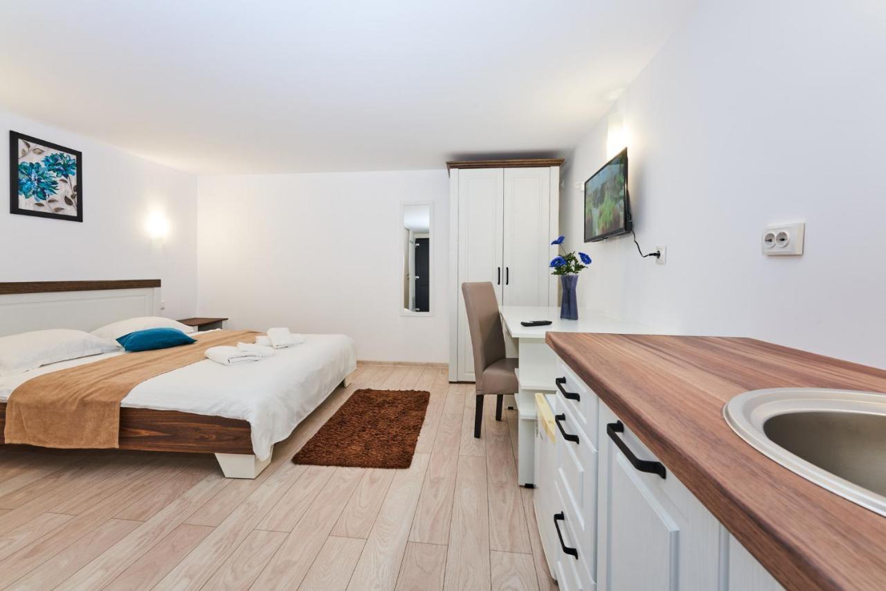 Pension Mora Cluj-Napoca Exteriör bild