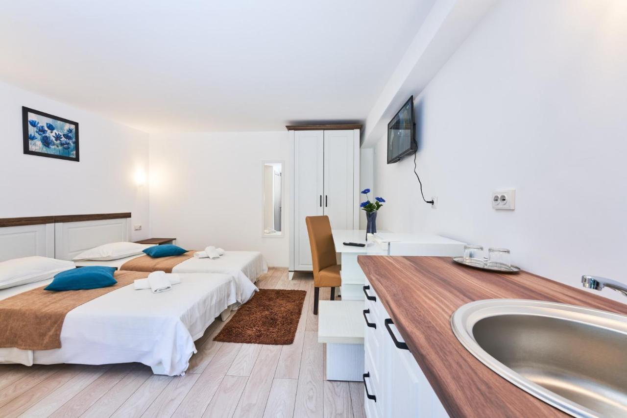 Pension Mora Cluj-Napoca Exteriör bild