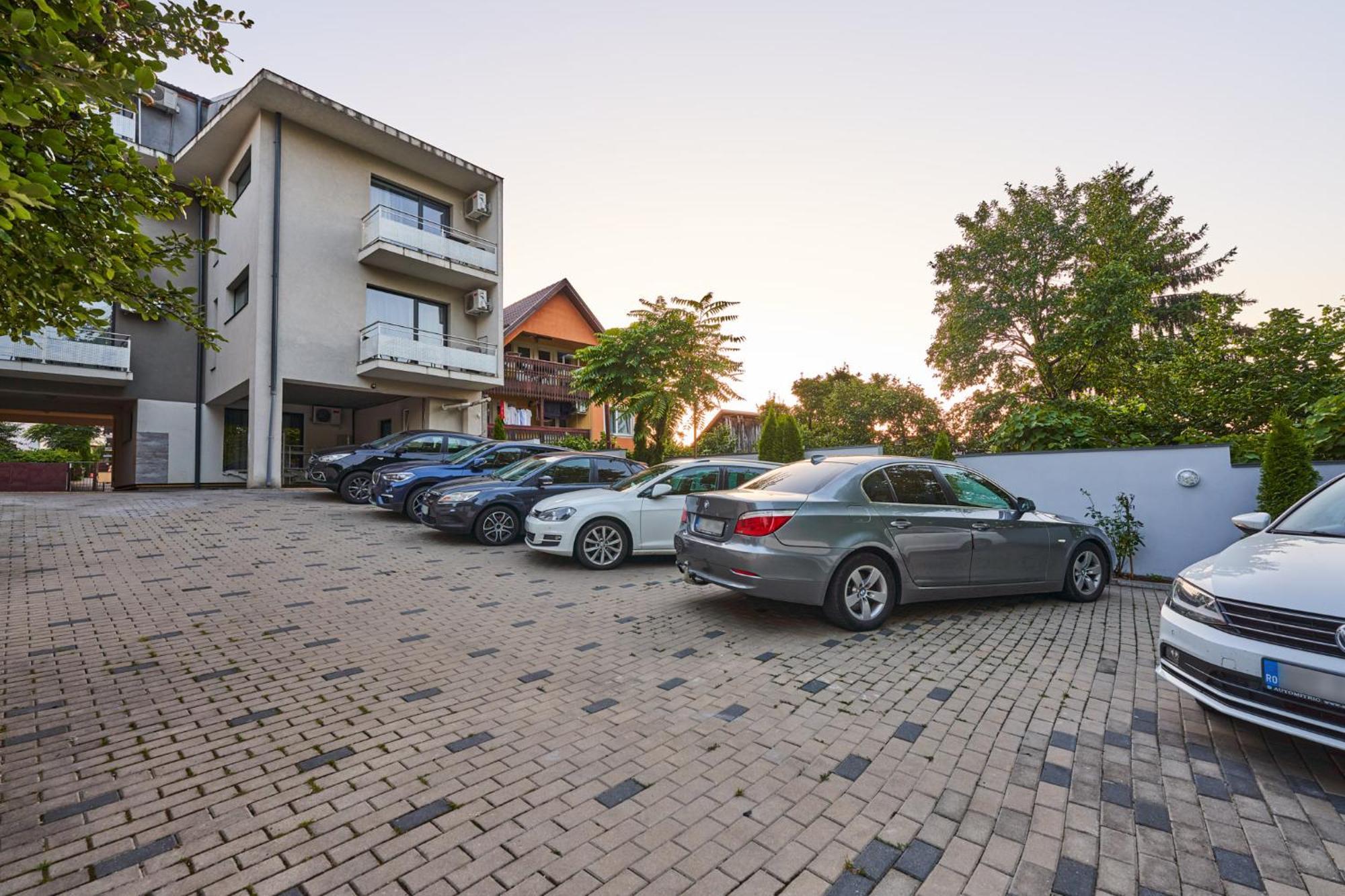 Pension Mora Cluj-Napoca Exteriör bild